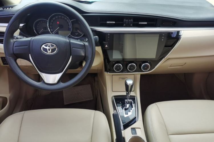 Used Toyota Corolla 2014 1.6L CVT GL Center Console