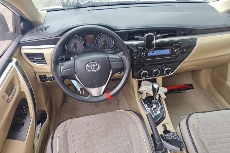 Used Toyota Corolla 2014 1.6L CVT GL-i Center Console