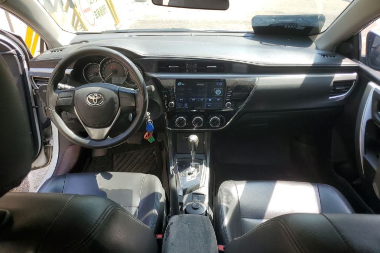 Used Toyota Corolla 2014 1.6L CVT GL Center Console