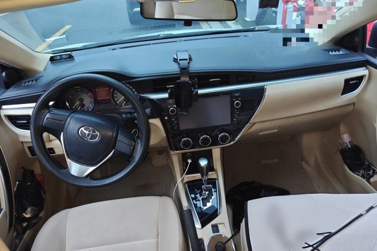 Used Toyota Corolla 2014 1.6L CVT GL-i Center Console