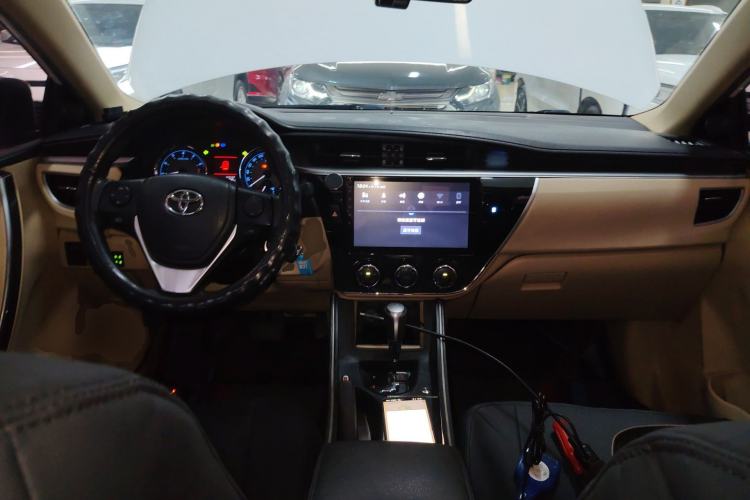 Used Toyota Corolla 2014 1.6L CVT GL-i Center Console