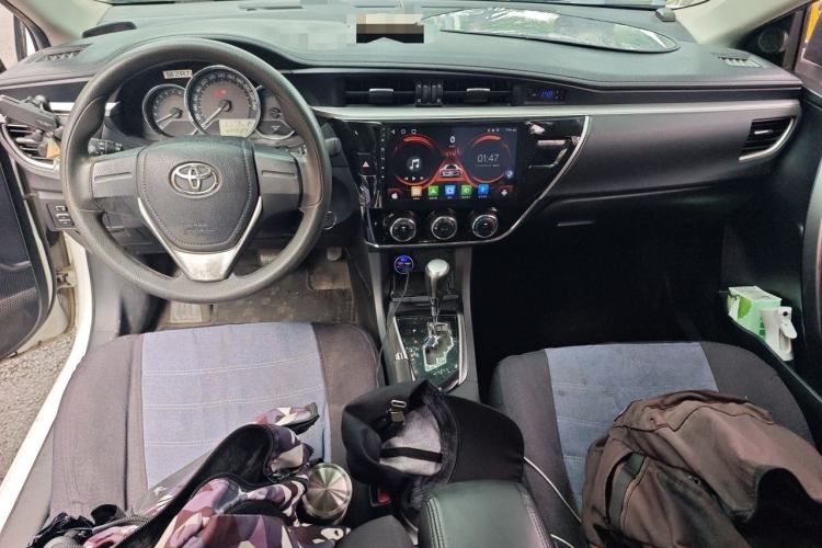 Used Toyota Corolla 2014 1.6L CVT GL Center Console