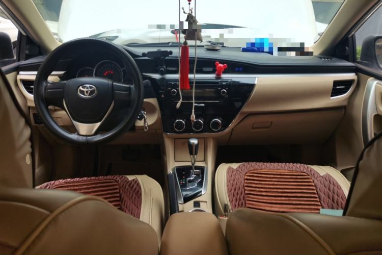 Used Toyota Corolla 2014 1.6L CVT GL Center Console