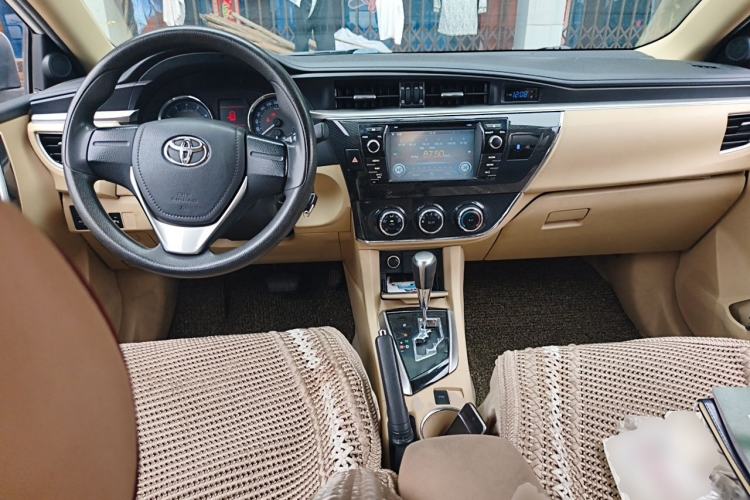 Used Toyota Corolla 2014 1.6L CVT GL-i Center Console