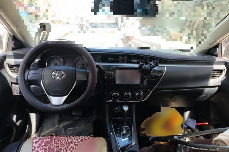 Used Toyota Corolla 2014 1.6L CVT GL-i Center Console