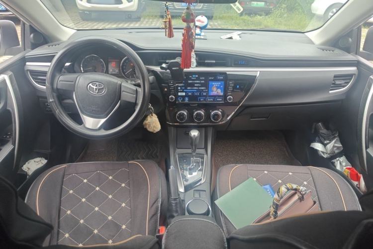 Used Toyota Corolla 2014 1.6L CVT GL-i Center Console