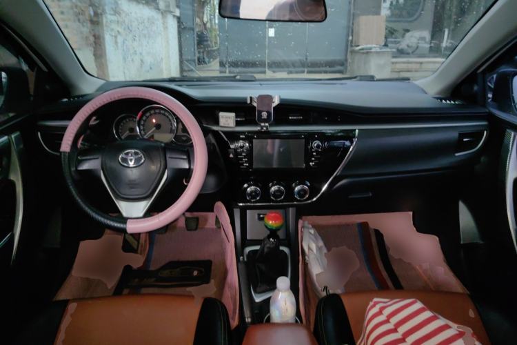 Used Toyota Corolla 2014 1.6L Manual GL Center Console