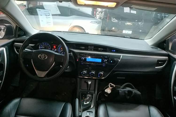 Used Toyota Corolla 2014 1.6L CVT GL-i Center Console
