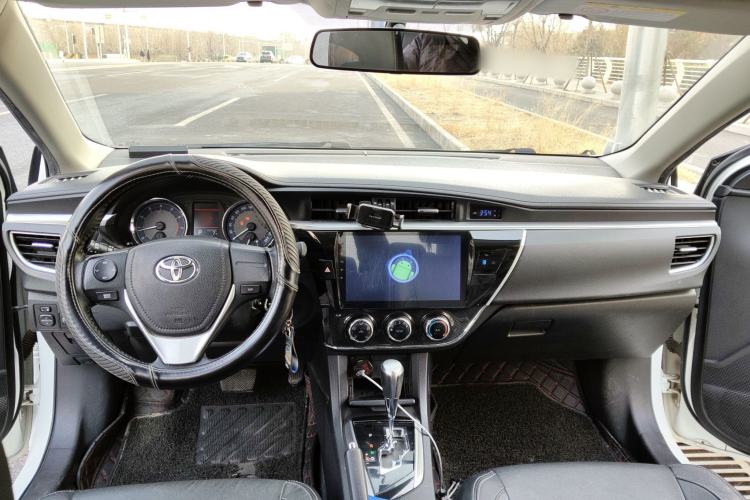 Used Toyota Corolla 2014 1.6L CVT GL-i Leather Edition Center Console