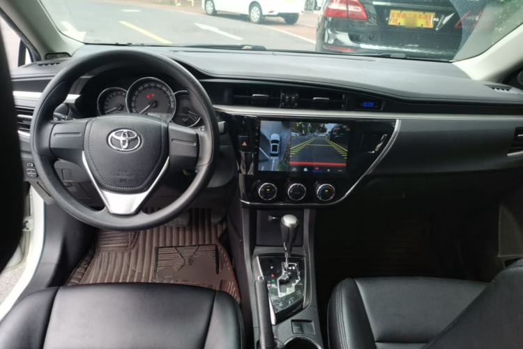Used Toyota Corolla 2014 1.6L CVT GL Center Console