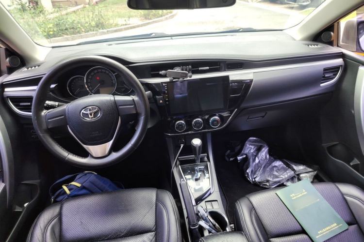 Used Toyota Corolla 2014 1.6L CVT GL Center Console