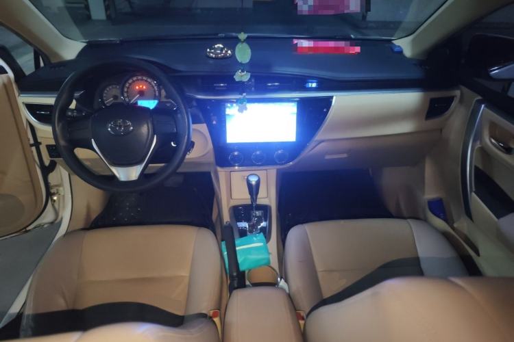 Used Toyota Corolla 2014 1.6L CVT GL Center Console