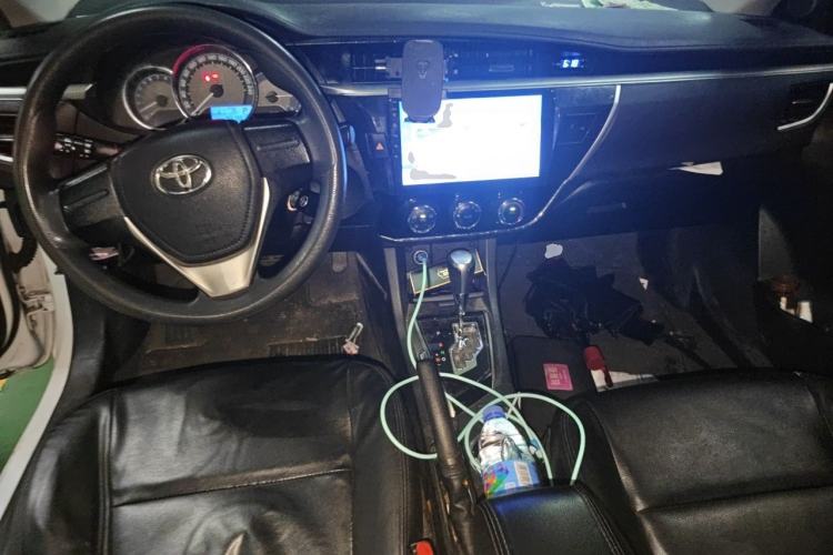 Used Toyota Corolla 2014 1.6L CVT GL Center Console