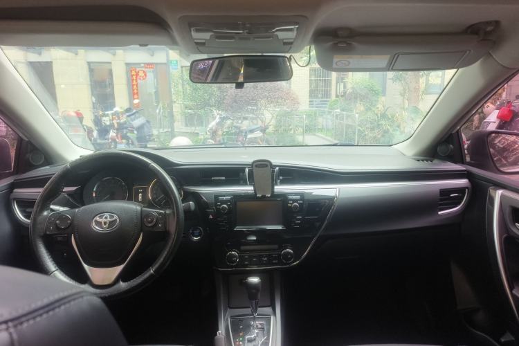 Used Toyota Corolla 2014 1.8L CVT GLX-i Center Console