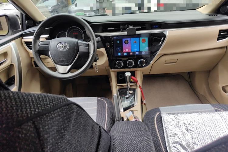 Used Toyota Corolla 2014 1.6L CVT GL Center Console