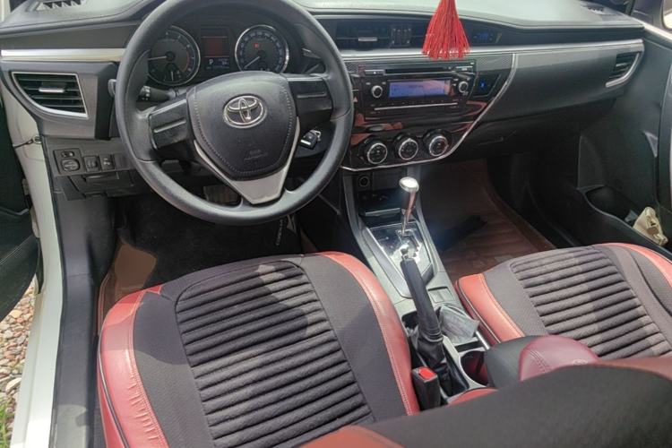 Used Toyota Corolla 2014 1.6L CVT GL-i Center Console