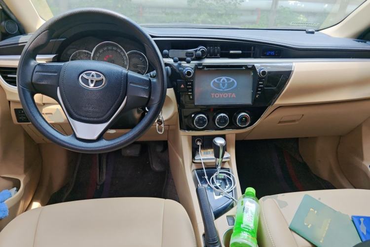 Used Toyota Corolla 2014 1.6L CVT GL Center Console