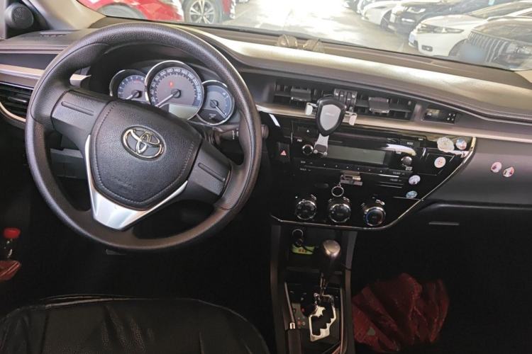 Used Toyota Corolla 2014 1.6L CVT GL Center Console