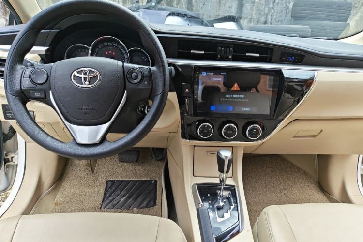 Used Toyota Corolla 2014 1.6L CVT GL Center Console