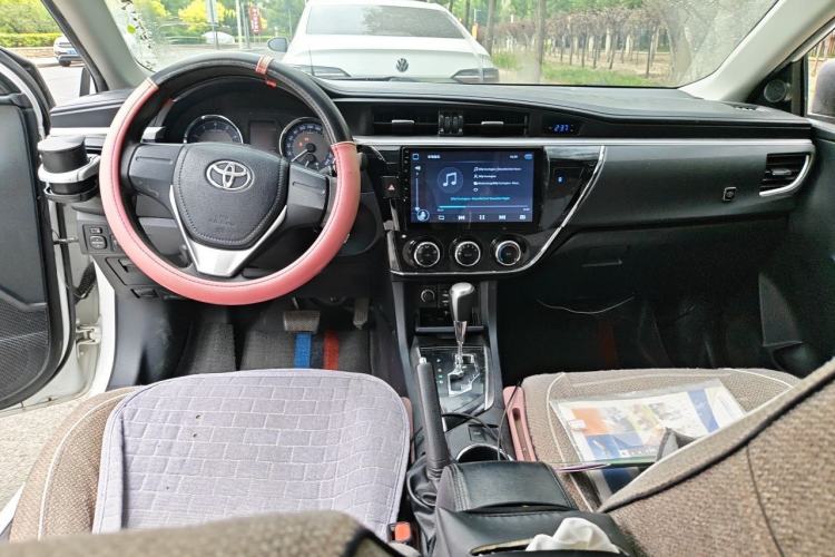 Used Toyota Corolla 2014 1.6L CVT GL-i Center Console