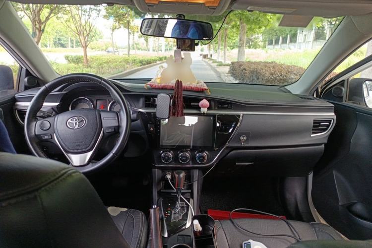 Used Toyota Corolla 2014 1.6L CVT GL-i Leather Edition Center Console