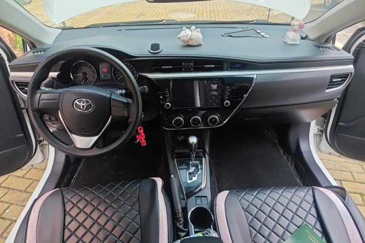 Used Toyota Corolla 2014 1.6L CVT GL-i Center Console