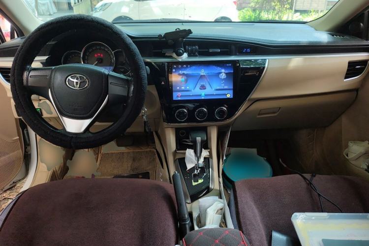 Used Toyota Corolla 2014 1.6L CVT GL Center Console