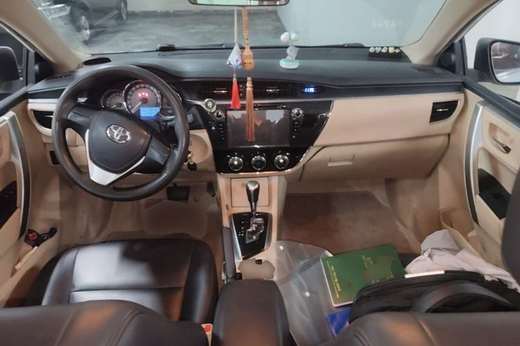 Used Toyota Corolla 2014 1.6L CVT GL Center Console