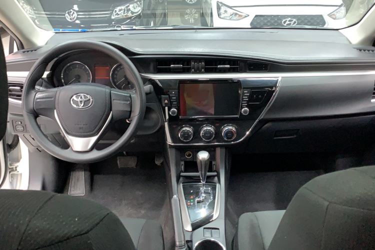 Used Toyota Corolla 2014 1.6L CVT GL-i Center Console