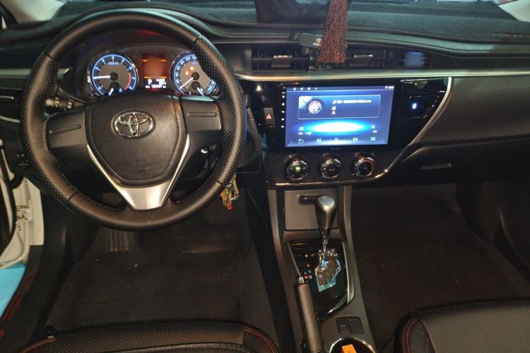 Used Toyota Corolla 2014 1.6L CVT GL-i Center Console
