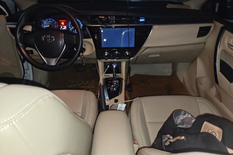 Used Toyota Corolla 2014 1.6L CVT GL-i Center Console