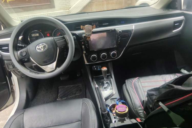 Used Toyota Corolla 2014 1.6L CVT GL-i Leather Edition Center Console