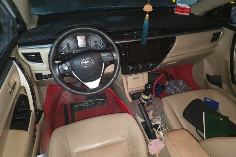 Used Toyota Corolla 2014 1.6L Manual GL-i Leather Edition Center Console