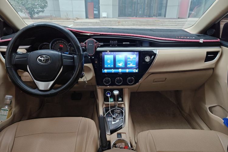 Used Toyota Corolla 2014 1.6L CVT GL Center Console