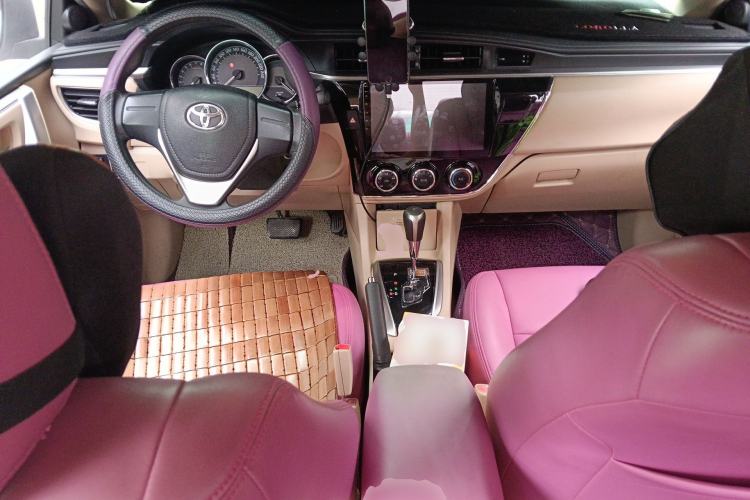Used Toyota Corolla 2014 1.6L CVT GL Center Console