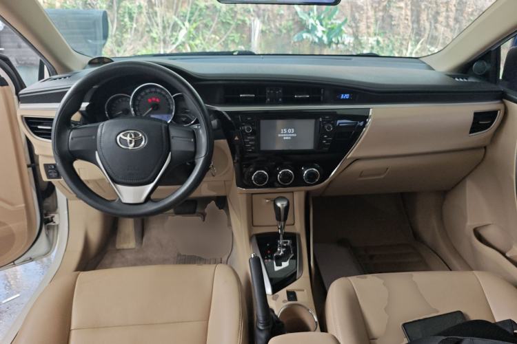 Used Toyota Corolla 2014 1.6L CVT GL Center Console