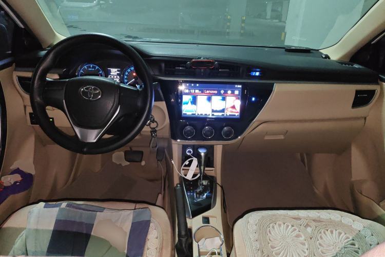 Used Toyota Corolla 2014 1.6L CVT GL-i Center Console