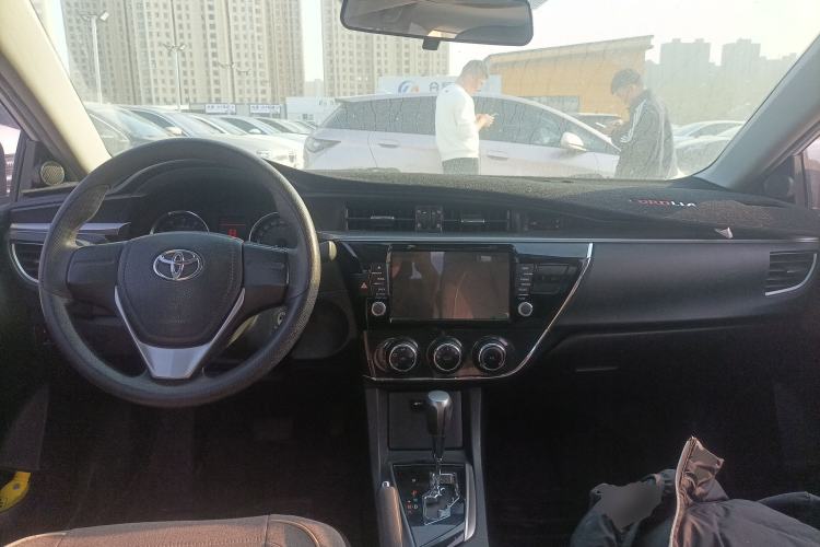 Used Toyota Corolla 2014 1.6L CVT GL-i Center Console