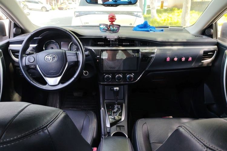 Used Toyota Corolla 2014 1.6L CVT GL-i Leather Edition Center Console