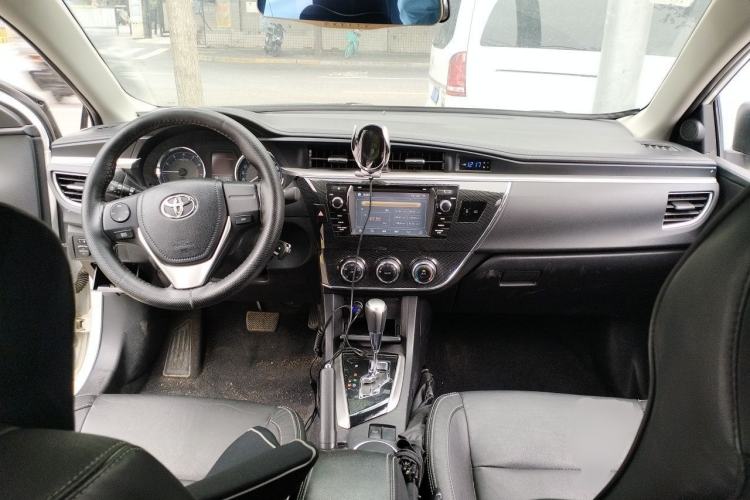 Used Toyota Corolla 2014 1.6L CVT GL-i Leather Edition Center Console