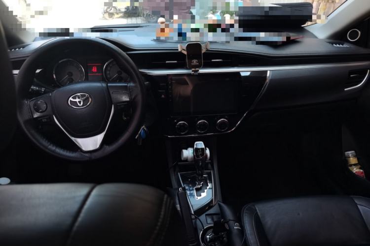 Used Toyota Corolla 2014 1.6L CVT GL-i Leather Edition Center Console