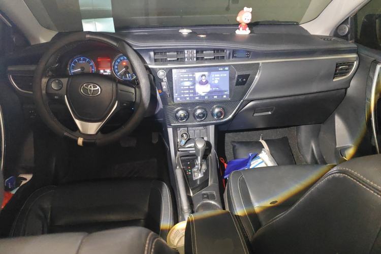 Used Toyota Corolla 2014 1.6L CVT GL-i Leather Edition Center Console
