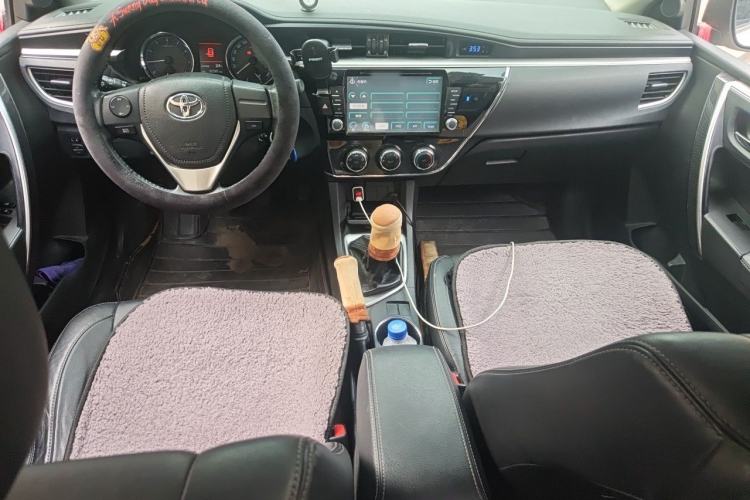 Used Toyota Corolla 2014 1.6L Manual GL-i Leather Edition Center Console