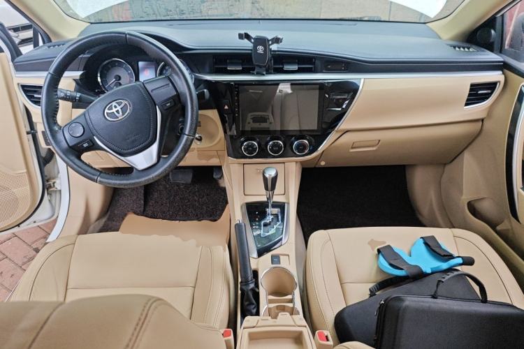 Used Toyota Corolla 2014 1.6L CVT GL-i Leather Edition Center Console