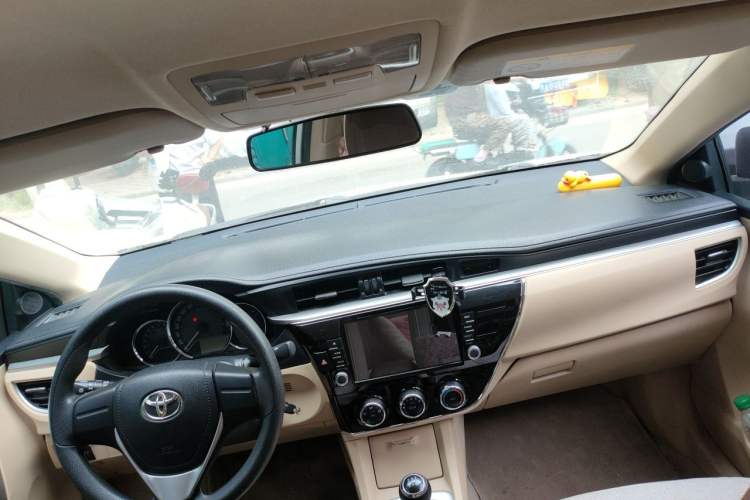 Used Toyota Corolla 2014 1.6L Manual GL Center Console