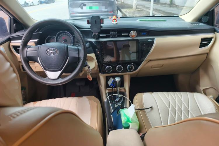 Used Toyota Corolla 2014 1.6L CVT GL Center Console