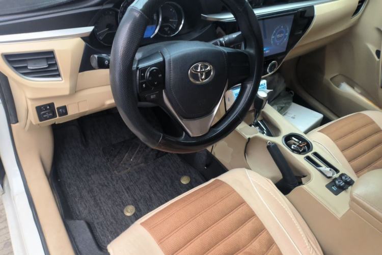 Used Toyota Corolla 2014 1.6L CVT GL Center Console