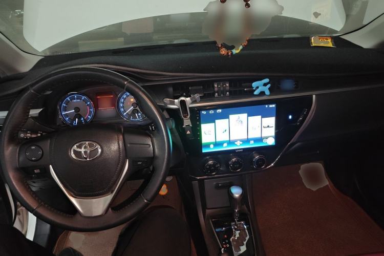 Used Toyota Corolla 2014 1.6L CVT GL-i Leather Edition Center Console