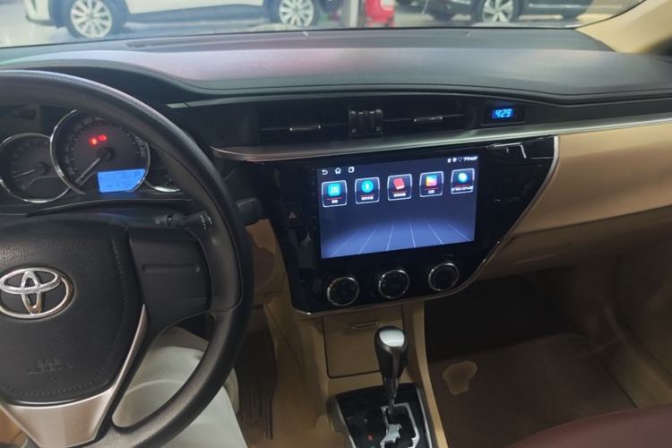 Used Toyota Corolla 2014 1.6L CVT GL Center Console