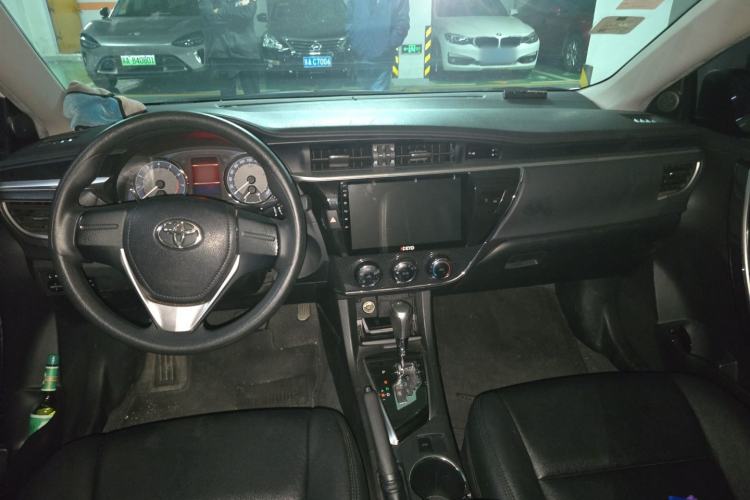 Used Toyota Corolla 2014 1.6L CVT GL-i Center Console